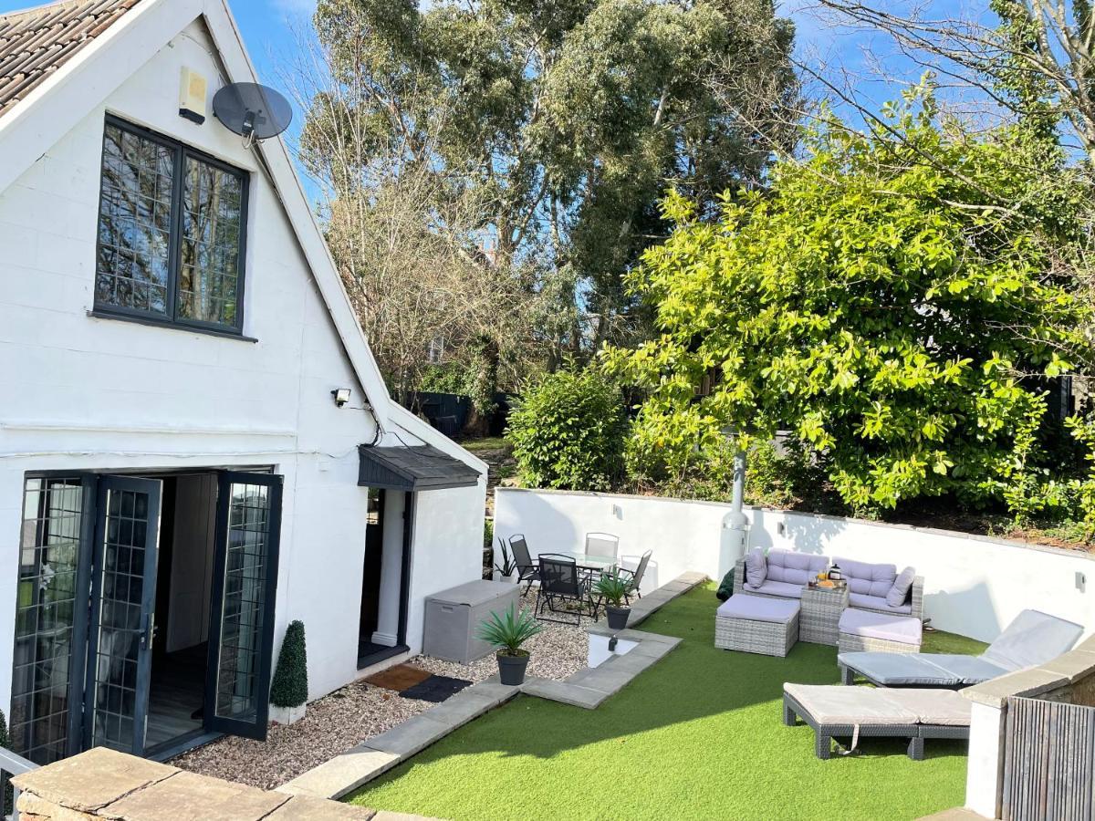 2 Bedroom Cosy Cottage With Hot Tub In Hambrook Close To Bristol City Centre Εξωτερικό φωτογραφία