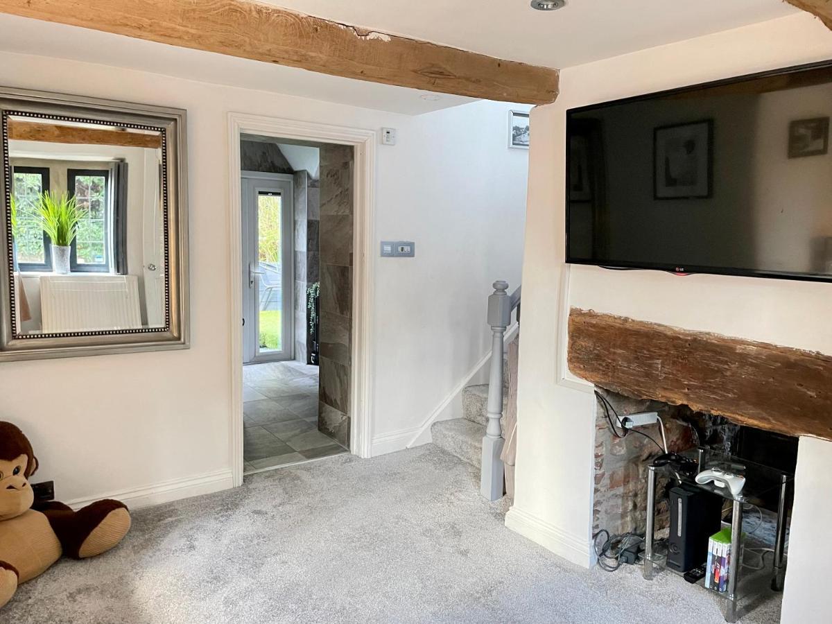 2 Bedroom Cosy Cottage With Hot Tub In Hambrook Close To Bristol City Centre Εξωτερικό φωτογραφία